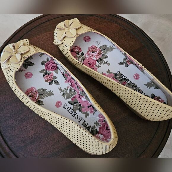 Appleseed's Genuine Leather Yellow Floral Slip-on Flats-Size 8 - Picture 2 of 7